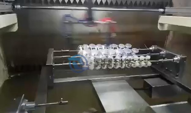 Bottle cap automatic spray